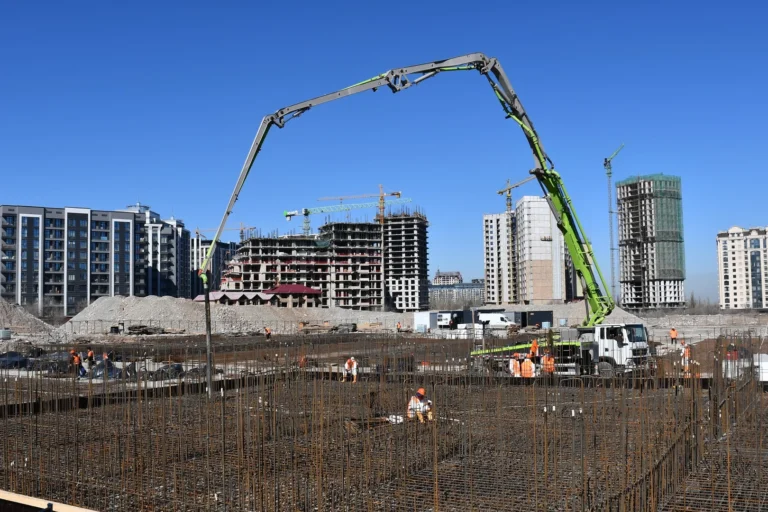 Бишкекте кыргыз-россиялык мектептин курулушу башталды: биринчи имараттын пайдубалы түптөлдү