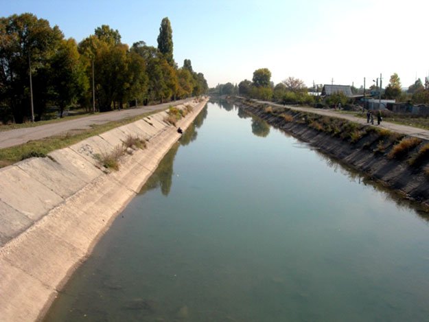 Кадамжай районунда «Анхор» каналын оңдоо иштери аяктап, дыйкандарга суу бериле баштады