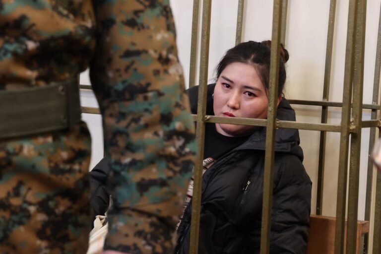 Журналист Махабат Тажибек кызы эч жакка кетпөө жөнүндө тил каттын негизинде бошотулду