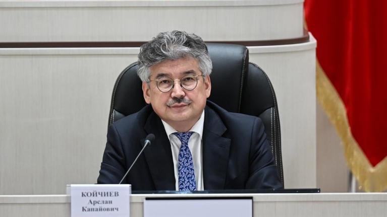 Мамлекеттик катчы кыргызстандыктарды Ак калпак күнү менен куттуктады