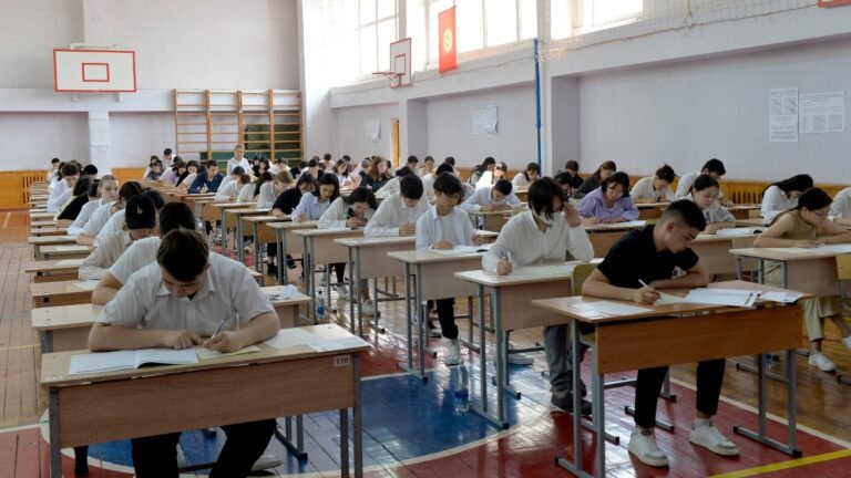 Дастан Бекешев: Мектептер рейтинг үчүн окуучуларды ЖРТга жибербей жатканы – бул мыйзамсыз