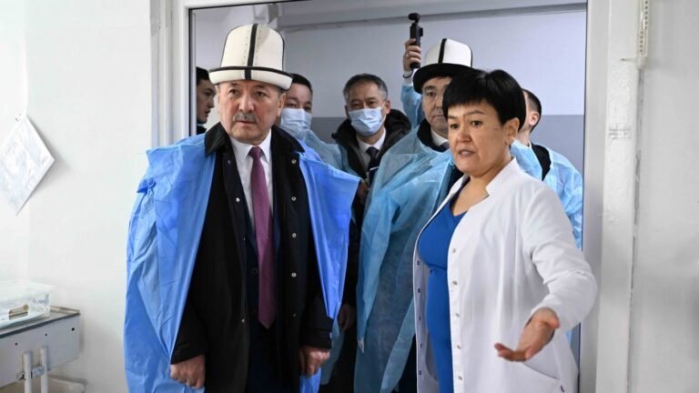 Өкмөт башчы Бишкек жана Чүйдөгү ооруканаларды текшерип, бир катар көйгөйлөрдү аныктады