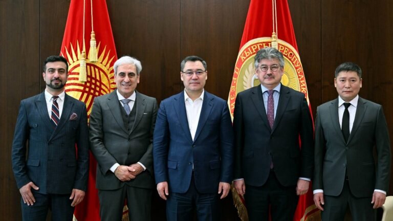 Садыр Жапаров менен UIM президенти Ысык-Көлдө F1H2O дүйнө кубогун өткөрүү мүмкүнчүлүгүн талкуулашты