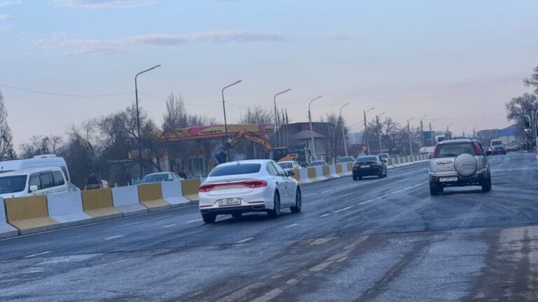 Бишкекте Жибек Жолу проспектисиндеги көпүрө ачылды