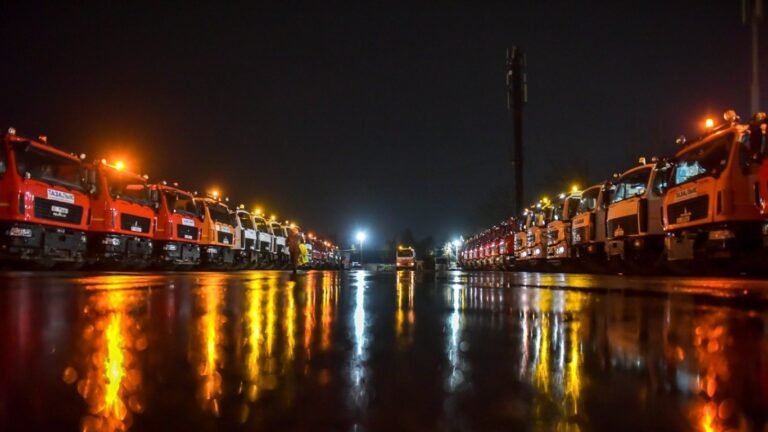 «Тазалык» ишканасы Бишкектин көчөлөрүн жууп-тазалоодо