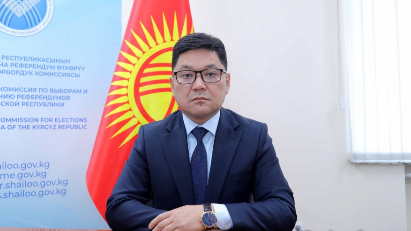 Бишкек шаардык кеңешинин депутаты Жаныбек Асанбеков мандатын тапшырды