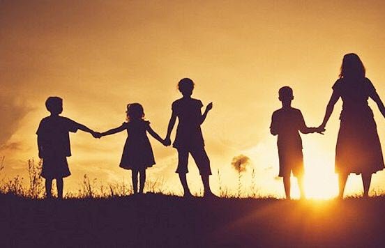 «Баатыр эне» энелеринин балдарына окуу боюнча жеңилдиктер. ЖК комитети мыйзам долбоорун жактырды