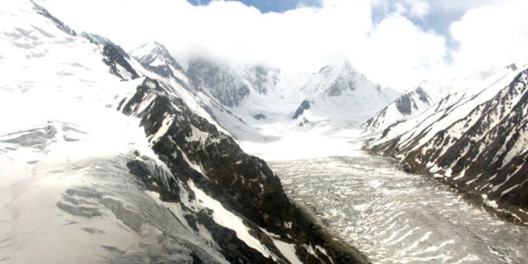 Мөңгүлөр тездик менен эрүүдө: Борбордук Азияга суу тартыштыгы коркунучу туудурууда