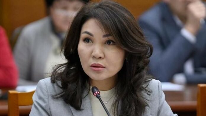 Сурабалдиева парламенттин трибунасын жеке кайым айтышуулар үчүн колдонбоону талап кылды