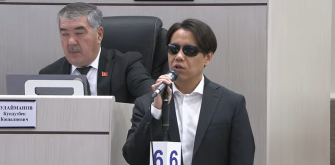 Дастан Бекешев депутаттарга уруксат берилген ишмердүүлүктүн түрлөрүн тактоону сунуштады