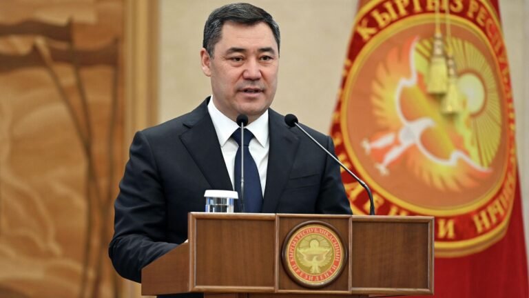 Садыр Жапаровдун референдум жөнүндөгү долбоору Жогорку Кеңешке киргизилди