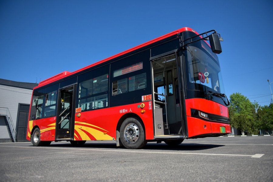 Мэру Бишкека показали китайские электробусы Geely — они могут появиться на городских маршрутах