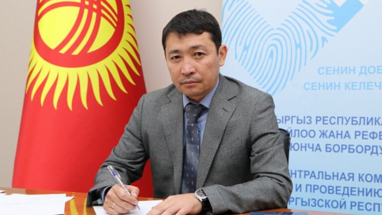 Саясат таануучу Бактыбек Жумагулов 10-июнга чейин СИЗОго камалды