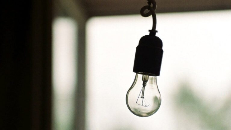 Кыргызстанда электр тармактары оңдолууда — жарык маал-маалы менен өчүшү мүмкүн