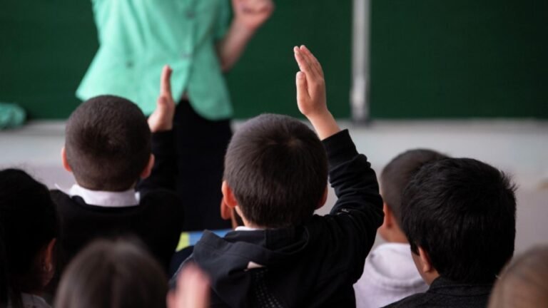 Чет өлкөлүк жарандар балдарын мектепке 1-класска кантип каттай алышат