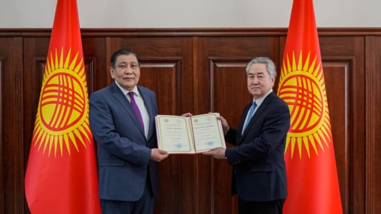 Жээнбек Кулубаев менен Монголиянын элчиси өнөр жай долбоорлорун талкуулашты