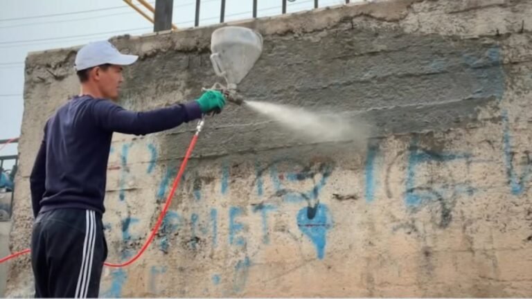 Ошто Ак-Буура дарыясынын жээгиндеги дубалдардагы жазуулар өчүрүлүүдө