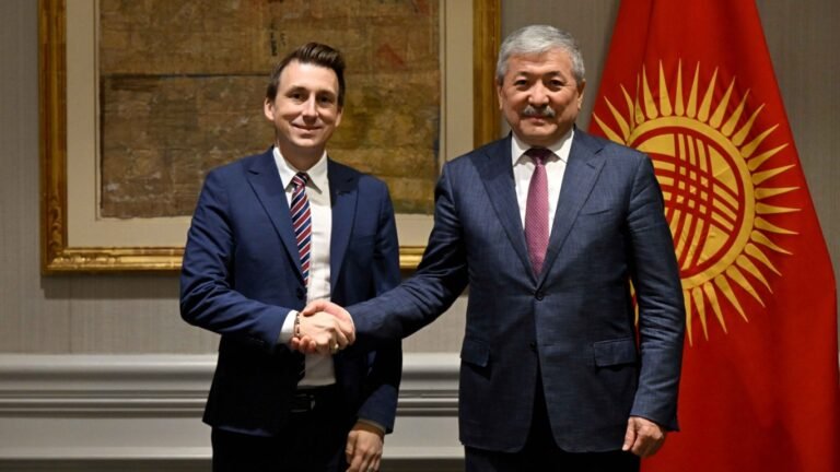 Кыргызстанда спутниктик интернет ишке киргизилет. Адылбек Касымалиев Starlink’тин директору менен жолугушту