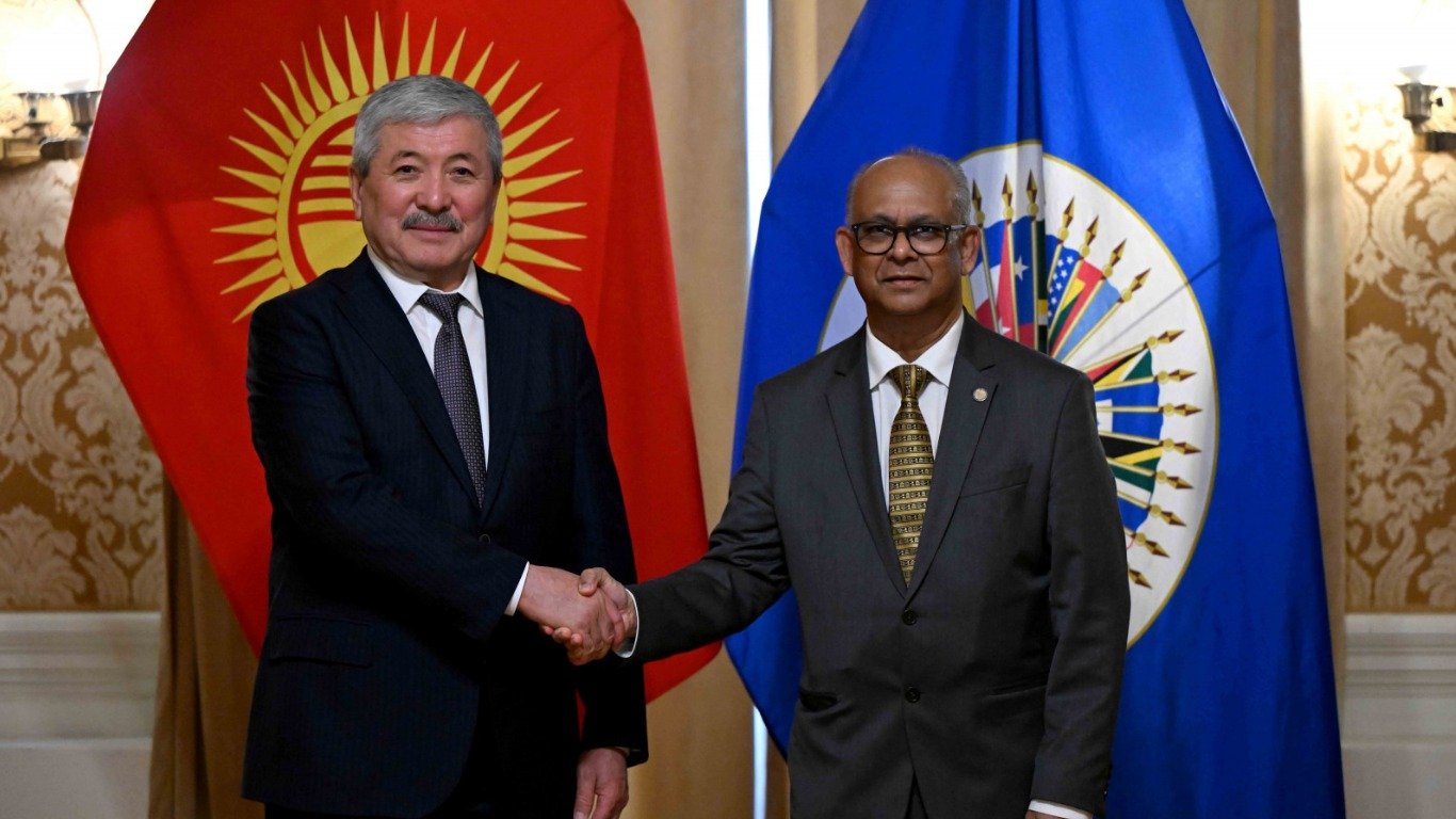 Кыргызстан намерен получить статус постоянного наблюдателя при Организации американских государств