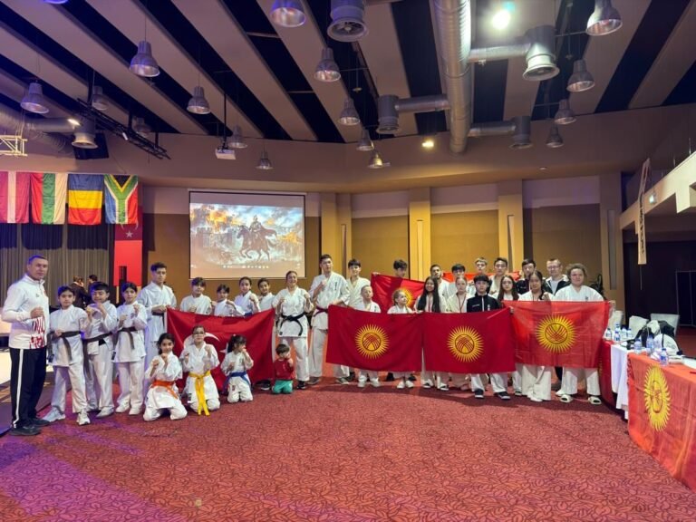 Кыргызстандын курама командасы Түркиядагы каратэ боюнча дүйнө чемпионатында 9 алтын медаль жеңип алды
