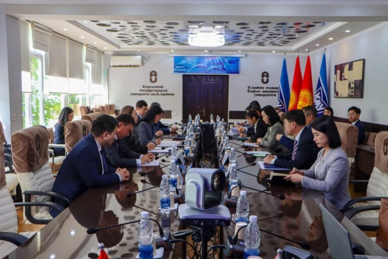 Кыргызстан менен Кытай жогорку технологиялык өндүрүштөрдү ишке киргизүү жана инженерлерди окутуу боюнча макулдашты
