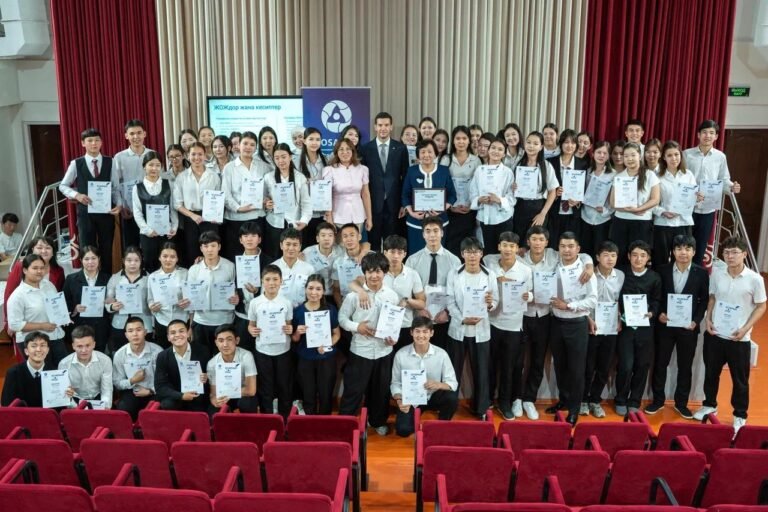 Келечектин кесиби жана таза энергетика: Бишкекте “Атомдук сабак” болуп өттү