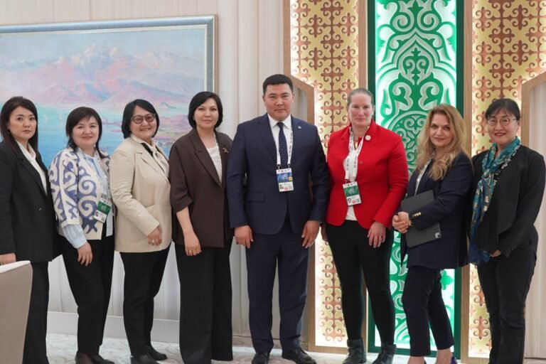 Кыргызстан пригласил Всемирный банк к защите снежного барса и подготовке горного саммита-2027