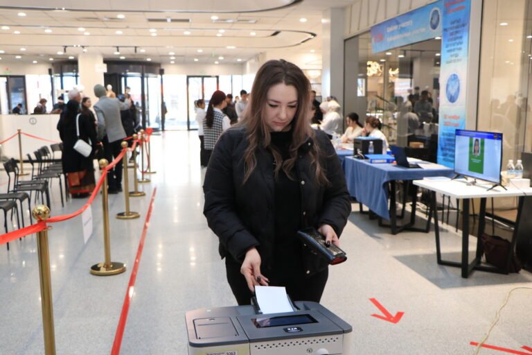 Минкаб шайлоо мыйзамдарына өзгөртүү киргизүү боюнча мыйзам долбоорун четке какты