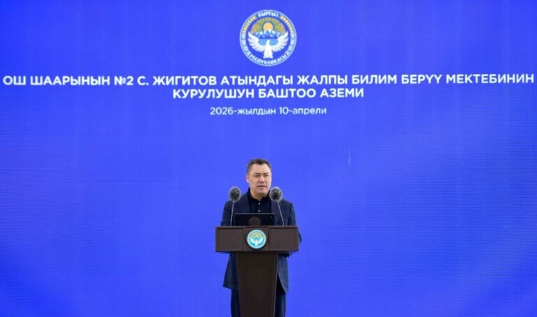 Түштүктөгү мектептердин жетишсиздиги: КР президенти көйгөй кантип чечилип жатканын айтып берди