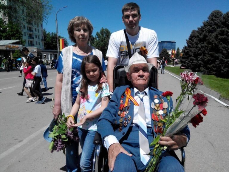 Баш сөз: Садыр Жапаров Улуу Ата Мекендик согуштун ардагерлерине 200 миң сомдон төлөп берүүнү тапшырды