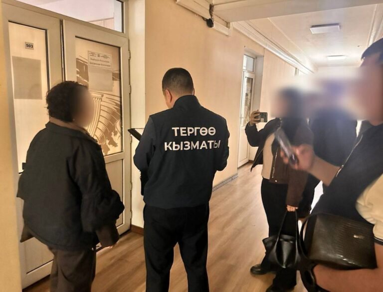 Бишкек электр тармактар ишканасынан акча чыгарып кетүүгө шектелип директор, башкы эсепчи жана анын орун басары кармалды