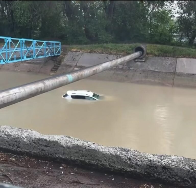 Бишкекте унаа ЧЧКга түшүп кетти — айдоочу эмне болду?