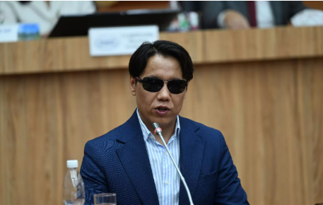 Бекешев көп кабаттуу үйлөрдү санарип башкарууну жана ТСЖнын чыгымдарын толук көзөмөлдөөнү сунуштоодо