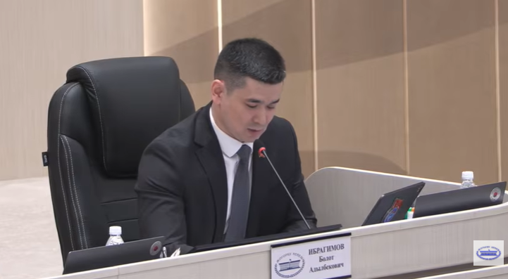 Жогорку Кеңеште чет элдик номерлүү унаалар менен Кыргызстанга кирүүнү кыргызстандыктар үчүн жеңилдетүү сунушталды