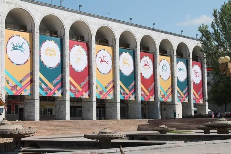 Бишкекте Ала-Тоо аянтында Көчмөндөр оюндарына чейинки убакытты саноо башталат