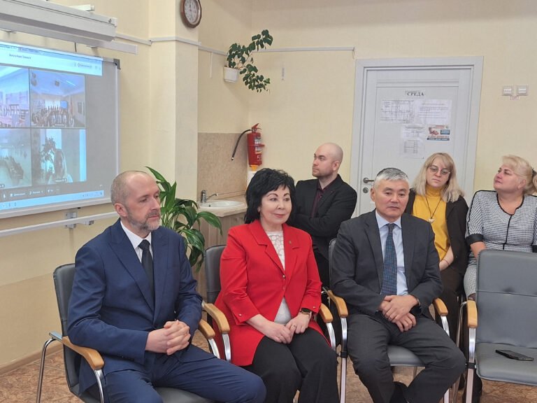 Уралдык мектеп окуучулары Кыргызстандын башкы консулу менен баарлашып, балдар дипломатиясы долбоорун ишке киргизишти