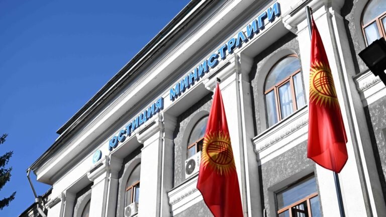 Юстиция министрлиги санкциялык тобокелдиктерге байланышкан КРнын 50 компаниясынын ишмердүүлүгүн токтотту — кенен маалымат