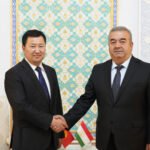 встреча зампреда Кабмина КР Эрлиста Акунбекова с министром сельского хозяйства Таджикистана Курбоном Хакимзода