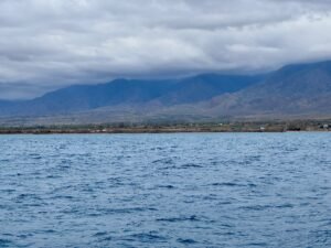 Озеро Иссык-Куль - вид с воды