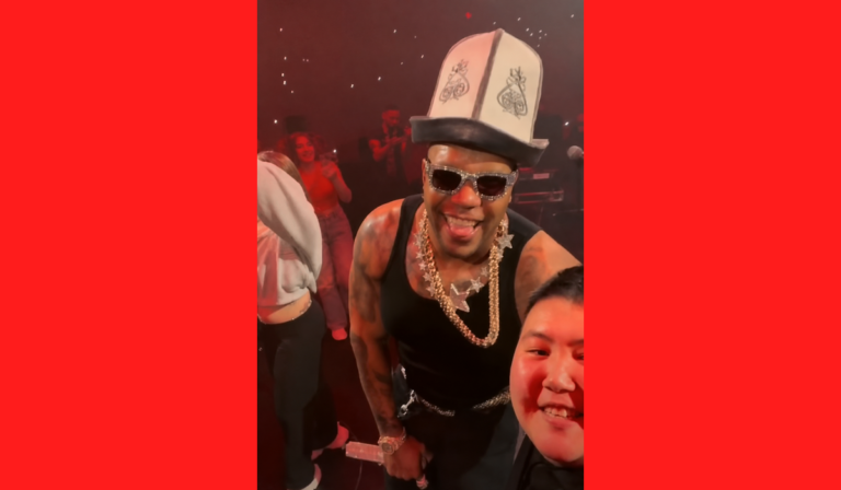 Америкалык рэпер Flo Rida Москвадагы концертинде ак калпак кийгизишти