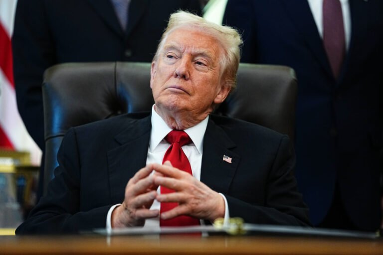 Трамп европалык жеңил жана жүк ташуучу унааларга 25 пайыздык бажы алымын киргизүүдө