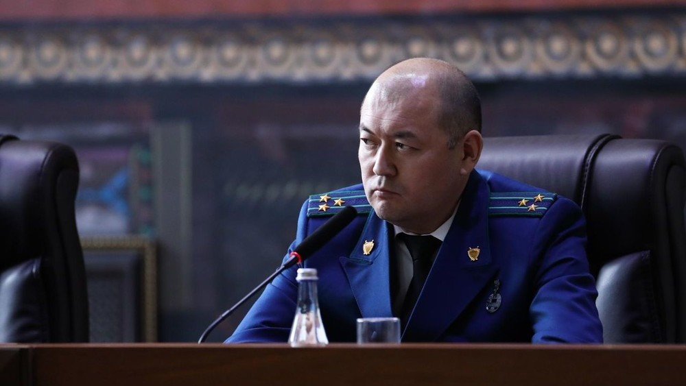 Путин Кыргызстандын башкы прокурору Максат Асаналиевди «Достук» ордени менен сыйлады