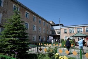 Глава кабмина посетил горбольницу в Балыкчы и дал ряд поручений — Новости Кыргызстана