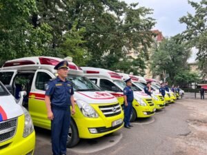 Медицина кызматкерлеринин күнүнө карата Саламаттык сактоо министрлигине тогуз тез жардам унаасы берилди — Новости Кыргызстана