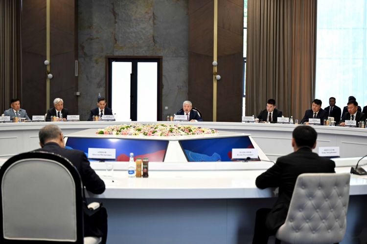 Товар жүгүртүүнү 2 млрд долларга жеткирүү. Кыргызстан менен Өзбекстан дагы эмнелерди макулдашты? — контекст события