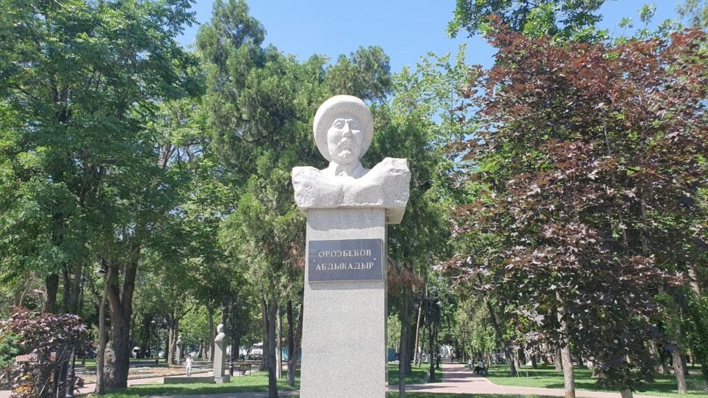 Памятники Бишкека: кто и почему смотрит на жителей и гостей города с постаментов — новости Кыргызстана