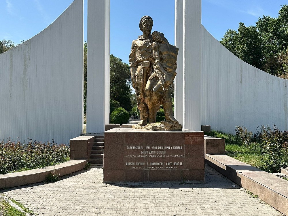 Памятники Бишкека: кто и почему смотрит на жителей и гостей города с постаментов — новости Кыргызстана