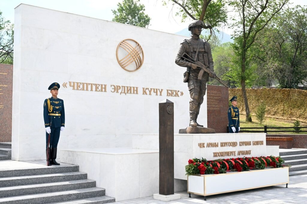 Памятники Бишкека: кто и почему смотрит на жителей и гостей города с постаментов — новости Кыргызстана