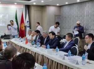 Аликбек Джекшенкулов на круглом столе