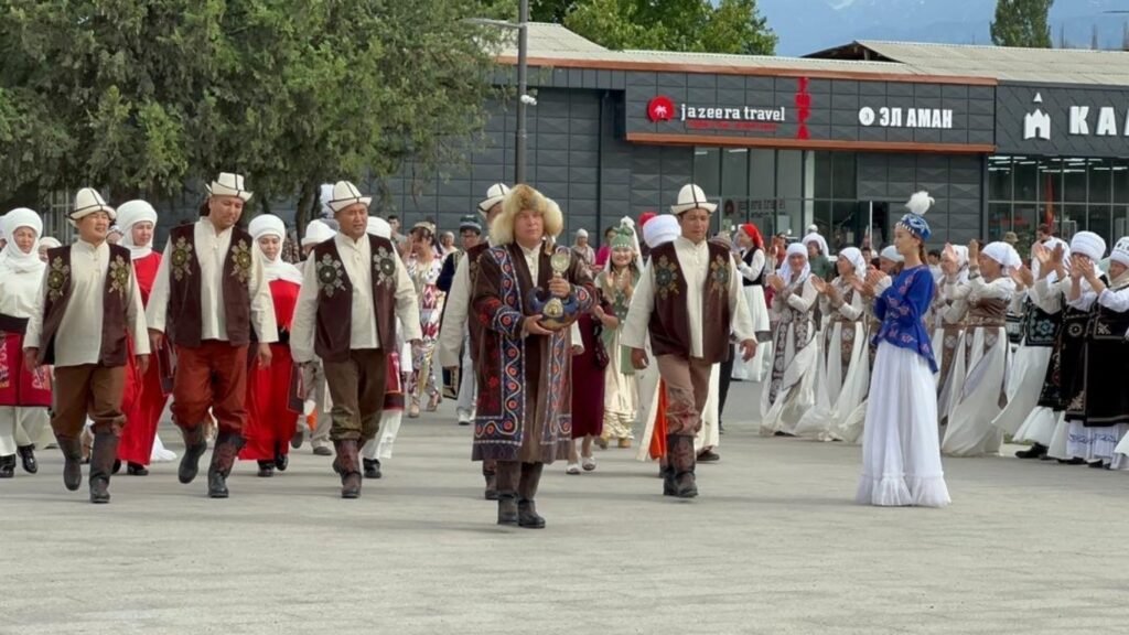 Баткенде VI Дүйнөлүк көчмөндөр оюндарынын «Биримдик кербени» башталды — новости Кыргызстана